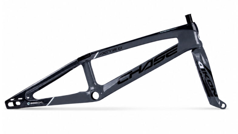 Chase Act 2.0 Silver / Black / White