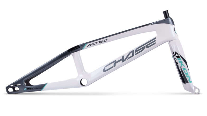 Chase Act 2.0 White/Silver/Teal
